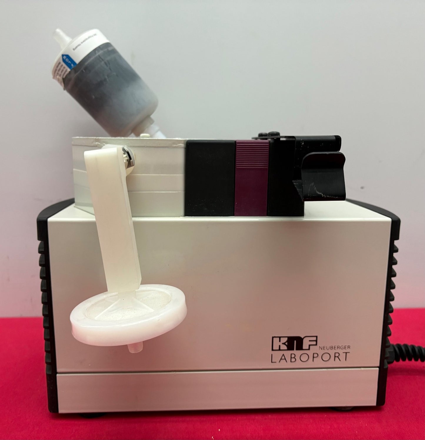 KNF LAB NEUBERGER LABOPORT® UN840 FTP VACUUM PUMP