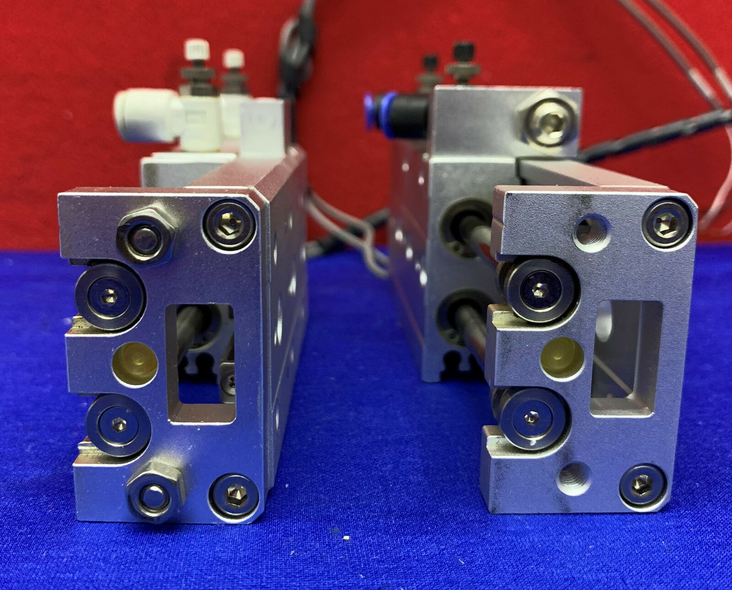 Lote de 2: corredera neumática guiada de doble varilla SMC MXS12-50AS con sensor SMC D-F9N