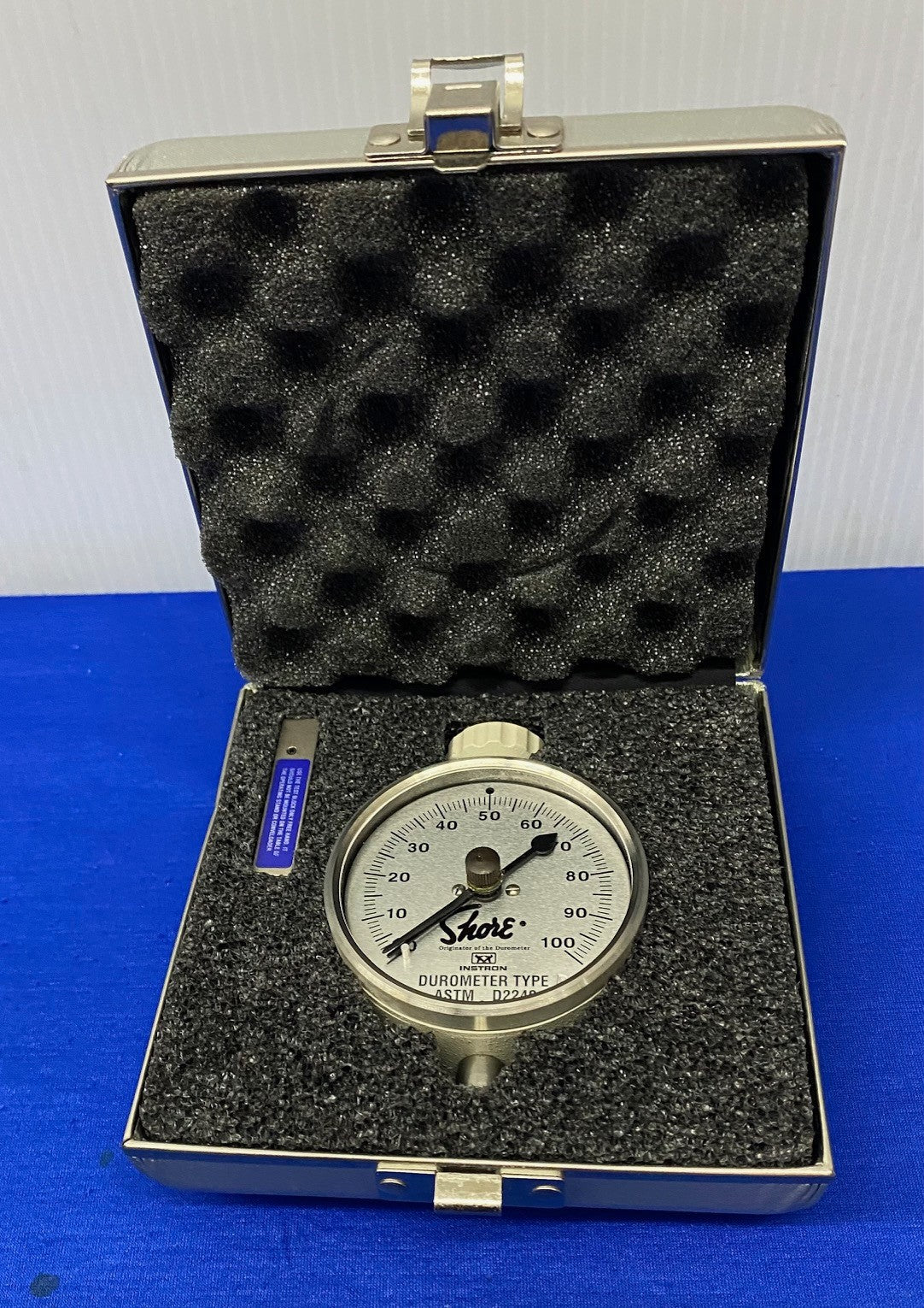 INSTRON SHORE ® DUROMETER TYPE ASTM D2240 PT#407716800 TYPE D-LONG
