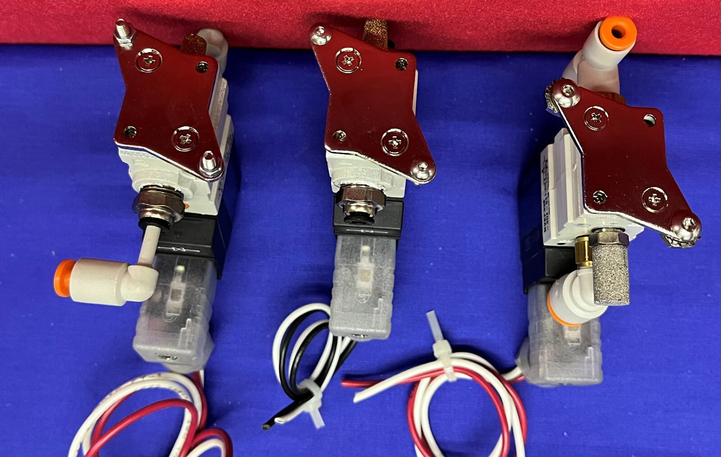 1 LOTE DE 3 VÁLVULAS SOLENOIDES SMC NVKF332-3DZ-01T