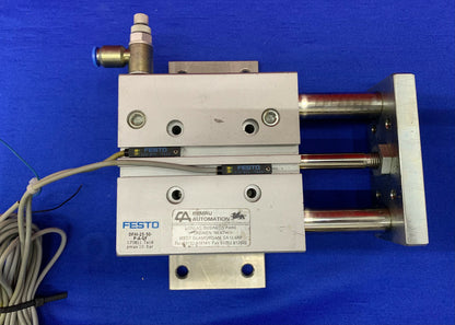 Accionamiento guiado por cilindro Festo DFM-25-50-PA-GF con sensores de proximidad