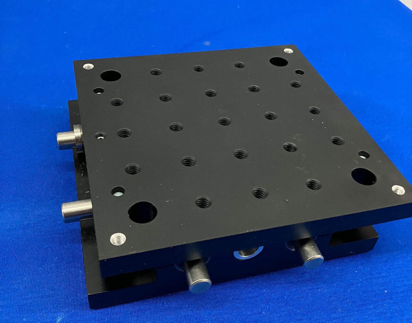 NEWPORT MODEL 401 XY LINEAIRE STAGE 13MM SLAG 1/4 -20 SCHROEFDRAAD 5,5''X5,5''X1,72'' 