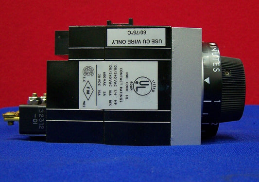 AMERACE ELECTRONIC COMPONENTS AGASTAT 7022MFT TIMING RELAY 1-10 MIN 28VDC