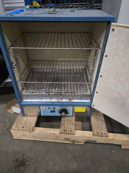 BLUE M SW-17TA SINGLE WALL GRAVITY CONVECTION LABORATORY OVEN
