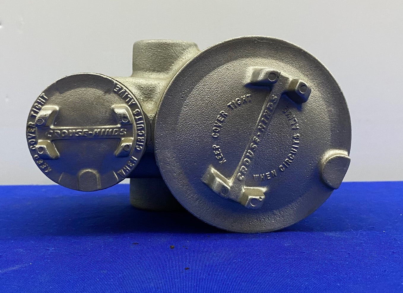 CROUSE-HINDS EGP 3142 モデル M2 EGP シリーズ プッシュ ボタン ステーション コンデュエット C1 GD 2EFG