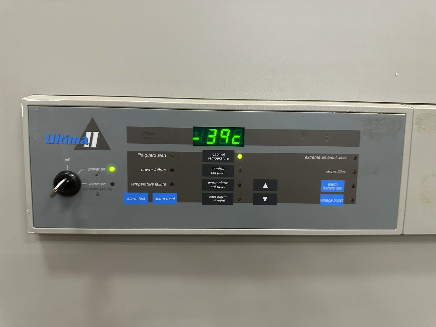 Congélateur THERMO ELECTRON CORPORATION / REVCO ULT2583-9SI-D37. 208/230 V 60 Hz.