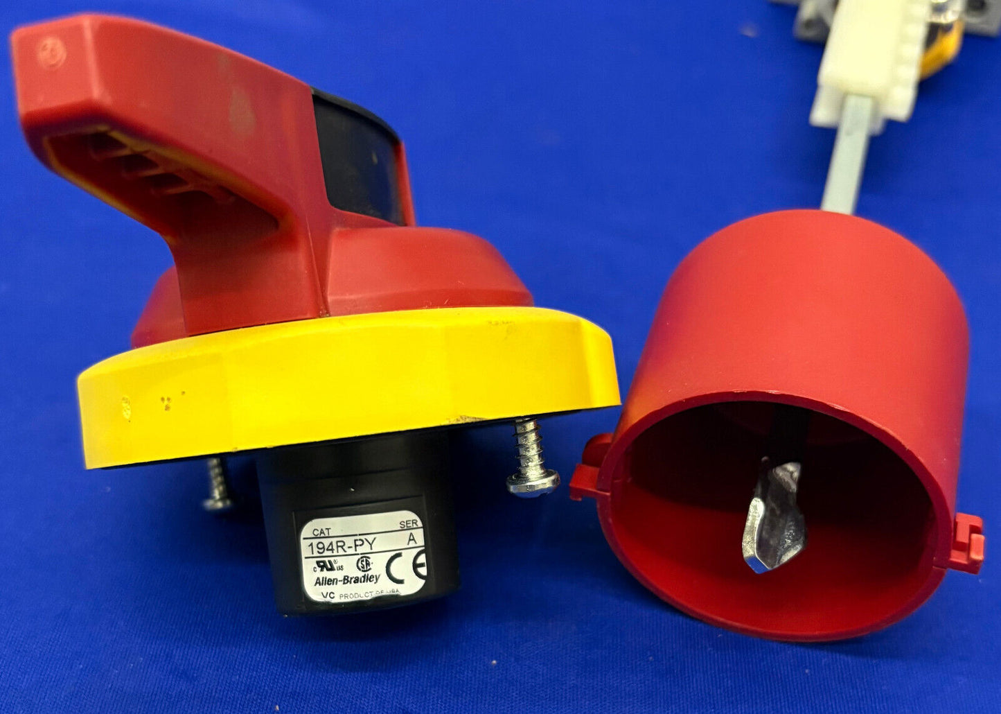 Allen Bradley AB 194E-A25-1753 LOAD SWITCH W/ 194R-PY ROTARY HANDLE AND SHAFT