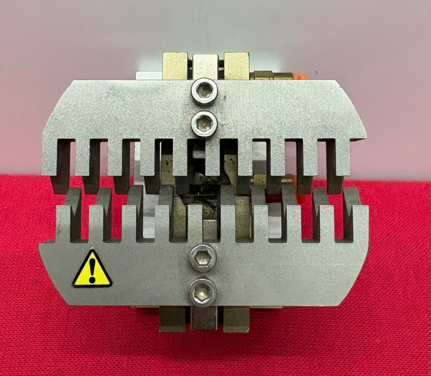 ROBOHAND INC RPL-2M 2 JAW LOW-PROFILE PNEUMATIC PARALLEL GRIPPER