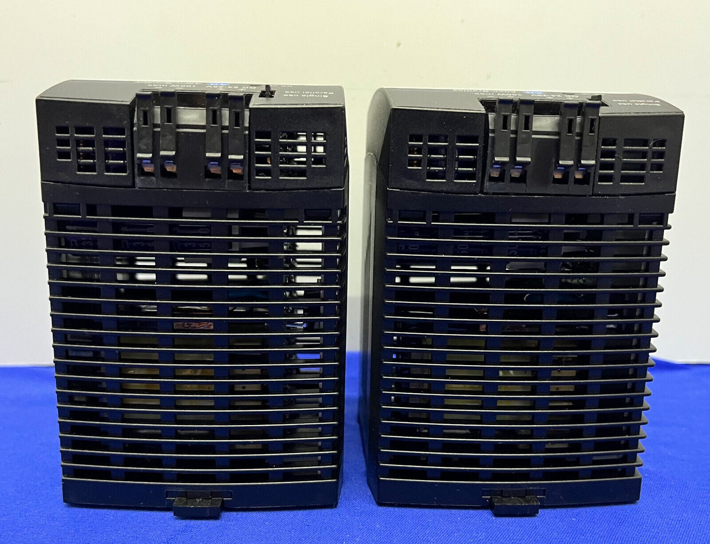 Allen Bradley AB 1606-XLP FUENTE DE ALIMENTACIÓN 1606-XLP100E Ser.A - 1 LOTE CANTIDAD 2