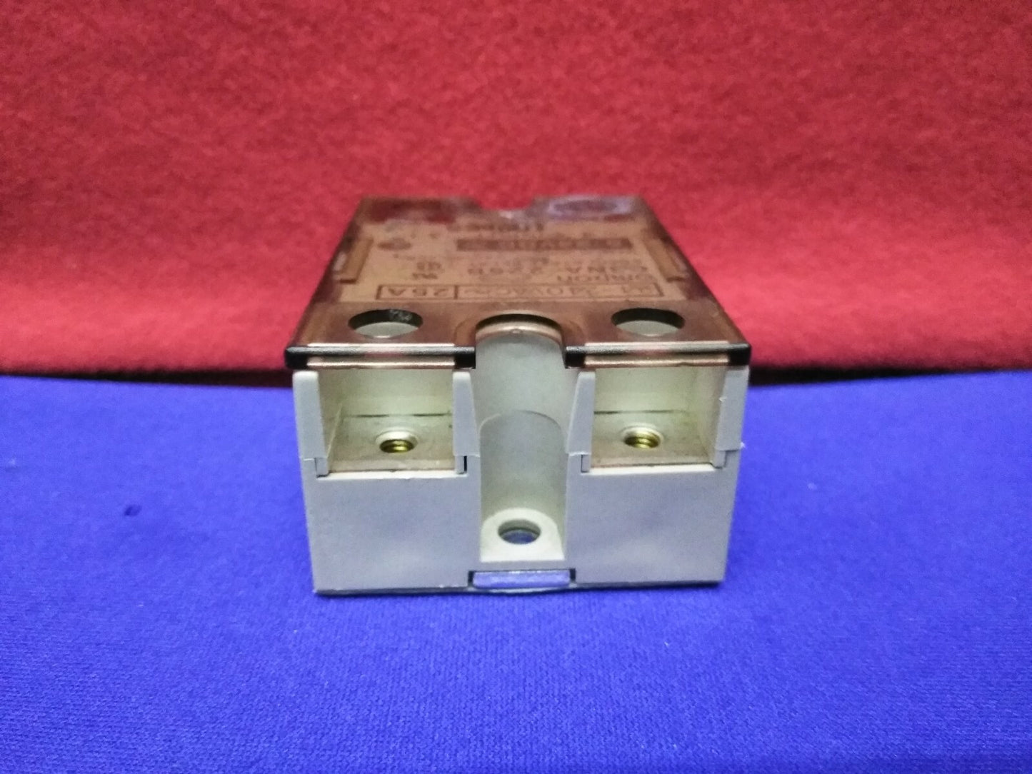 Relais statique Omron G3NA-225B 