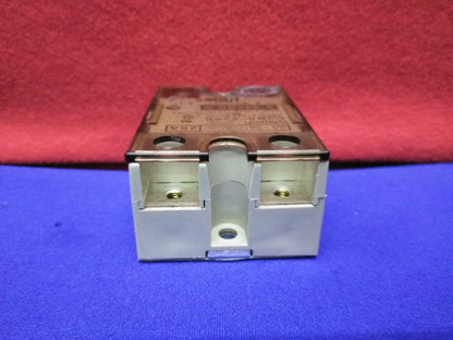 Relais statique Omron G3NA-225B 