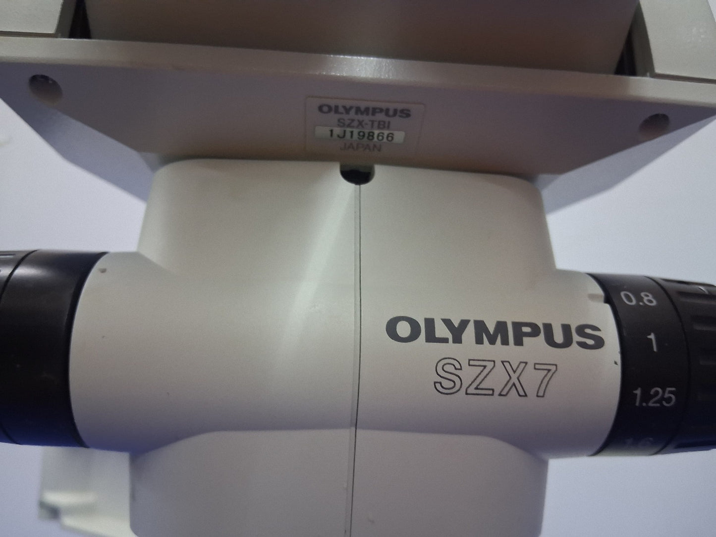 OLYMPUS SZX7 8-56 X SZX-TB1 TILTING ERGONOMIC BINOCULAR MICROSCOPE DF PL 0.75X-4