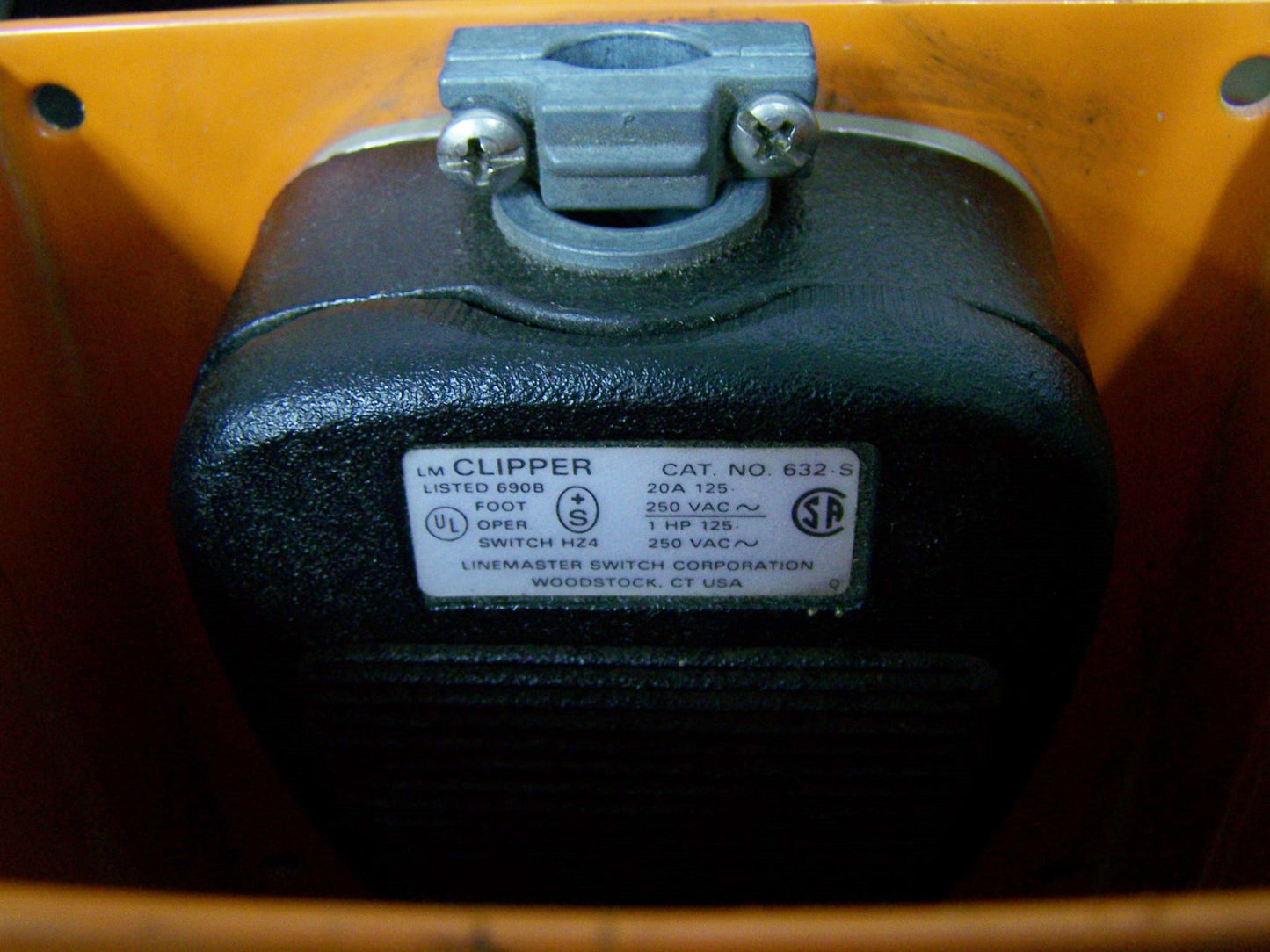 INTERRUPTEUR À PÉDALE LINEMASTER SWITCH CLIPPER 632-S