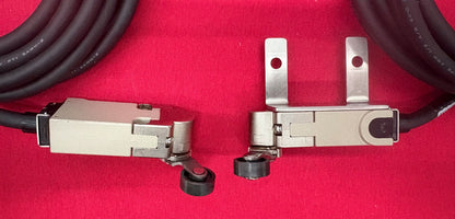 OMRON SAFETY LIMIT SWITCH D4F-320-5D ROLLER LEVER ACTUATOR - 1 LOT QTY 2