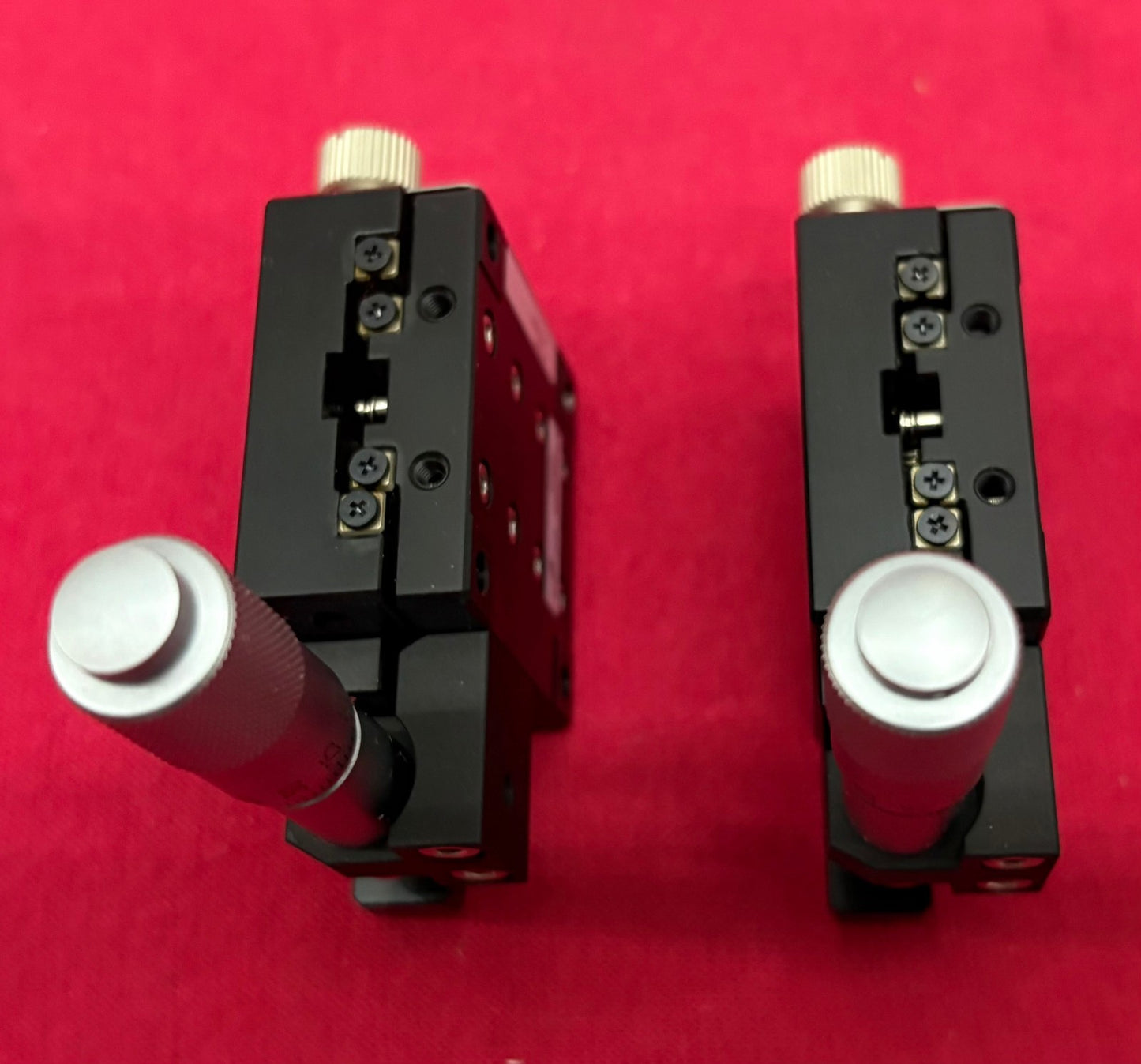 Lot of 2 XPG40 MANUAL 40mm x 40 mm STAGE X-AXIS LINEAR MANUAL POSITIONING STAGE