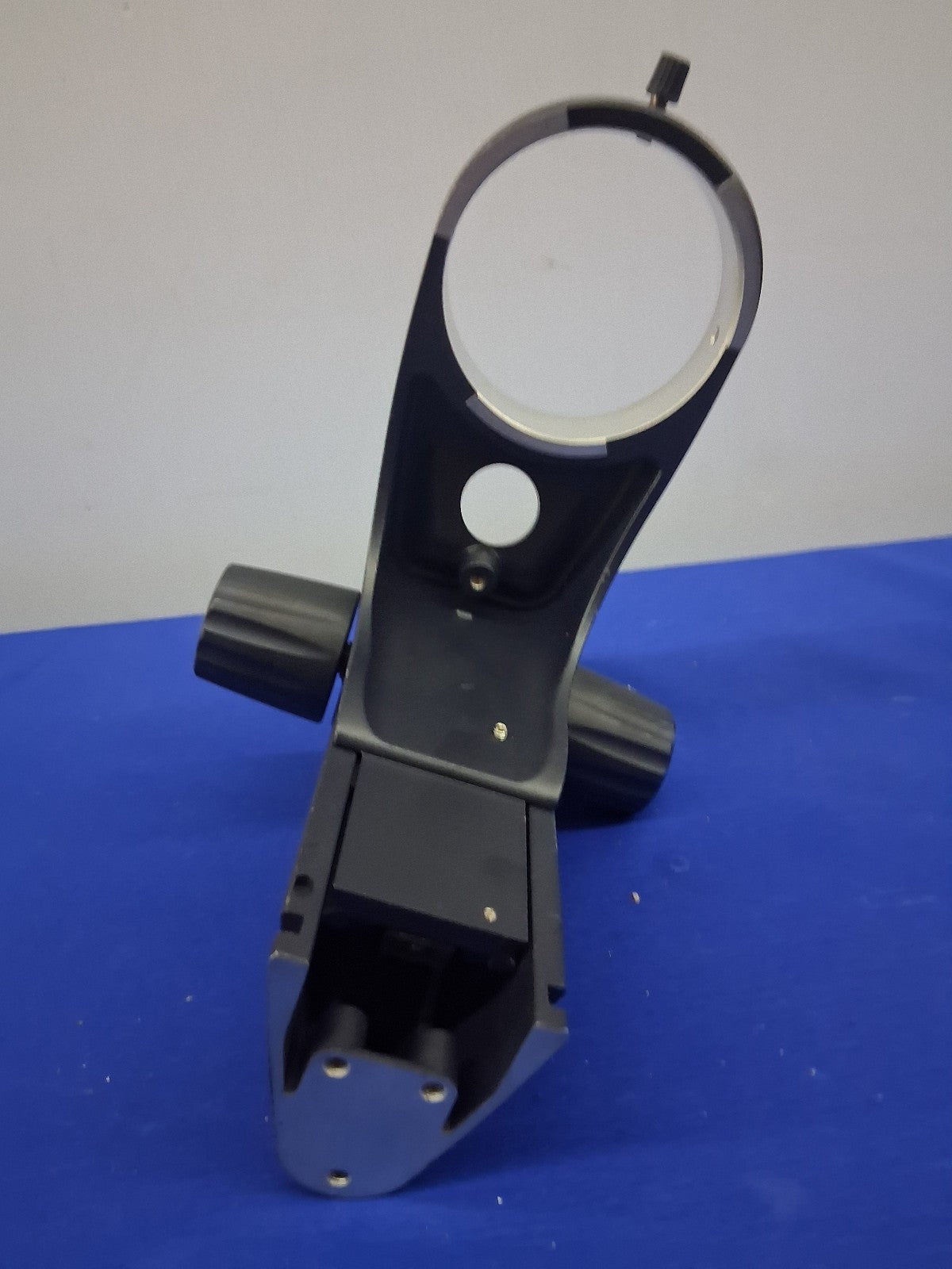 LEICA 10446339 STEREO MICROSCOPE TRACK STAND / FOCUS COLUMN 76MM DIAMETER