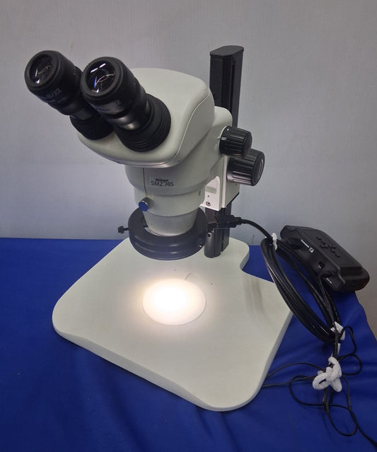 NIKON STEREO SMZ745 MICROSCOPE 6.7-50X  STAND & LED LIGHT C-W10XB/22 EYEPIECES