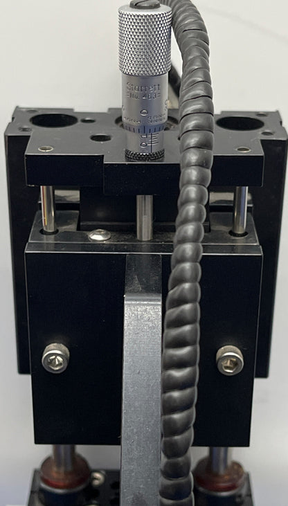 DISPOSITIVO PERSONALIZADO CON ACCIONAMIENTO POR TORNILLO THOMSON MICROSTAGE MS33LEBL400, ROBOHAND DLT-10-BB-2