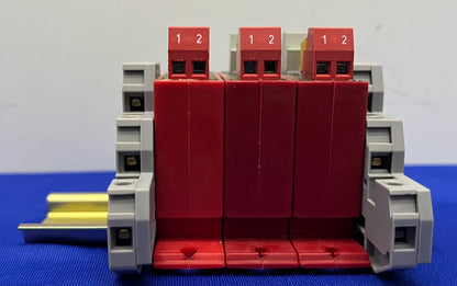 CROUZET GORDOS DR-ODC5 of DR-0DC5 I/O RELAISMODULE - 1 LOT HOEVEELHEID VAN 3 OP DIN-RAIL 