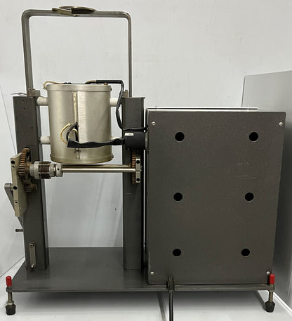 TINIUS OLSEN, EXTRUSIE PLASTOMETER, UNIT GAAT AAN EN WARMTE, MAAR KAN NIET TESTEN