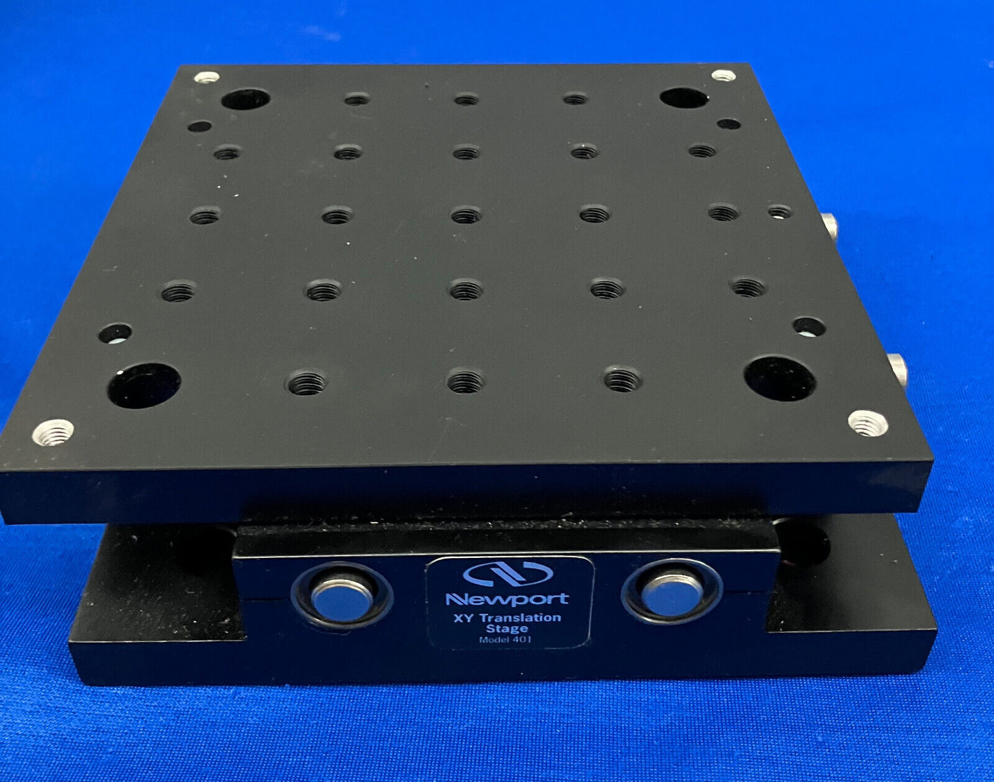 NEWPORT MODEL 401 XY LINEAIRE STAGE 13MM SLAG 1/4 -20 SCHROEFDRAAD 5,5''X5,5''X1,72'' 