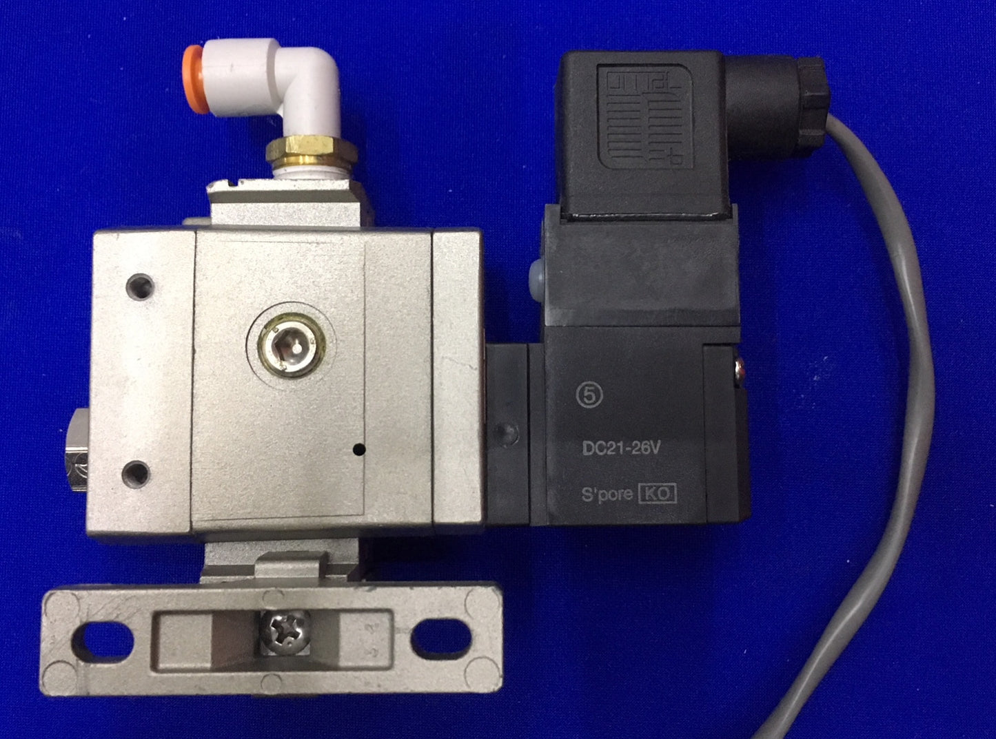SMC NAV2000-N02-5DZ PNEUMATIC VALVE 1/4" DC24V