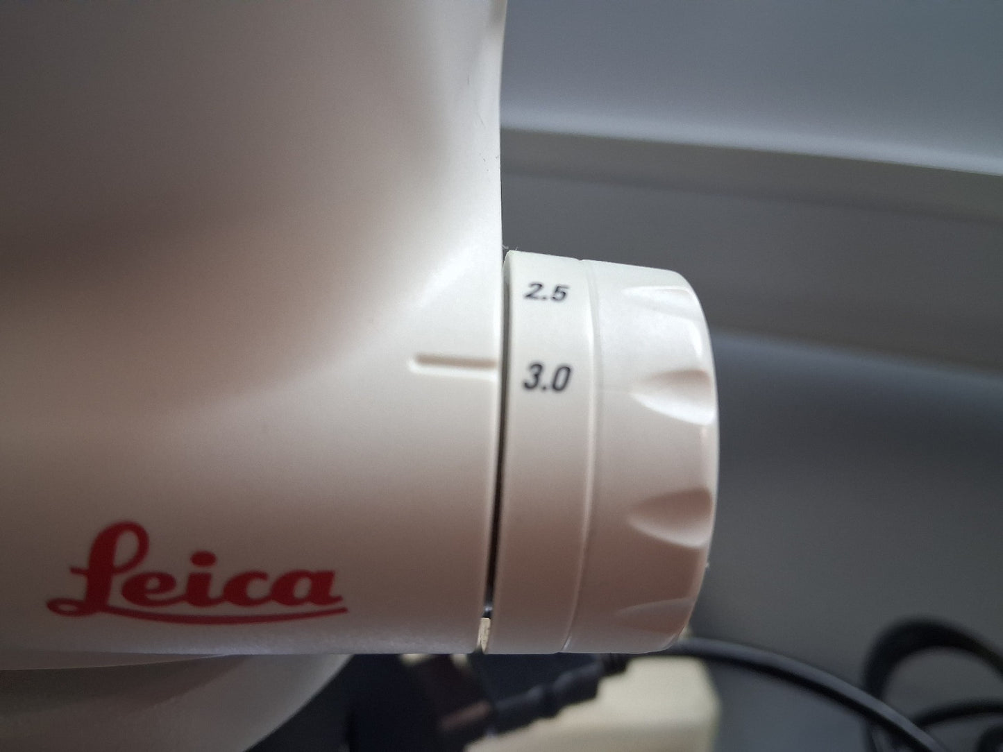 Leica S4E 6.3-30X Stereo Zoom Microscope with Boom Stand and LED Ring Light