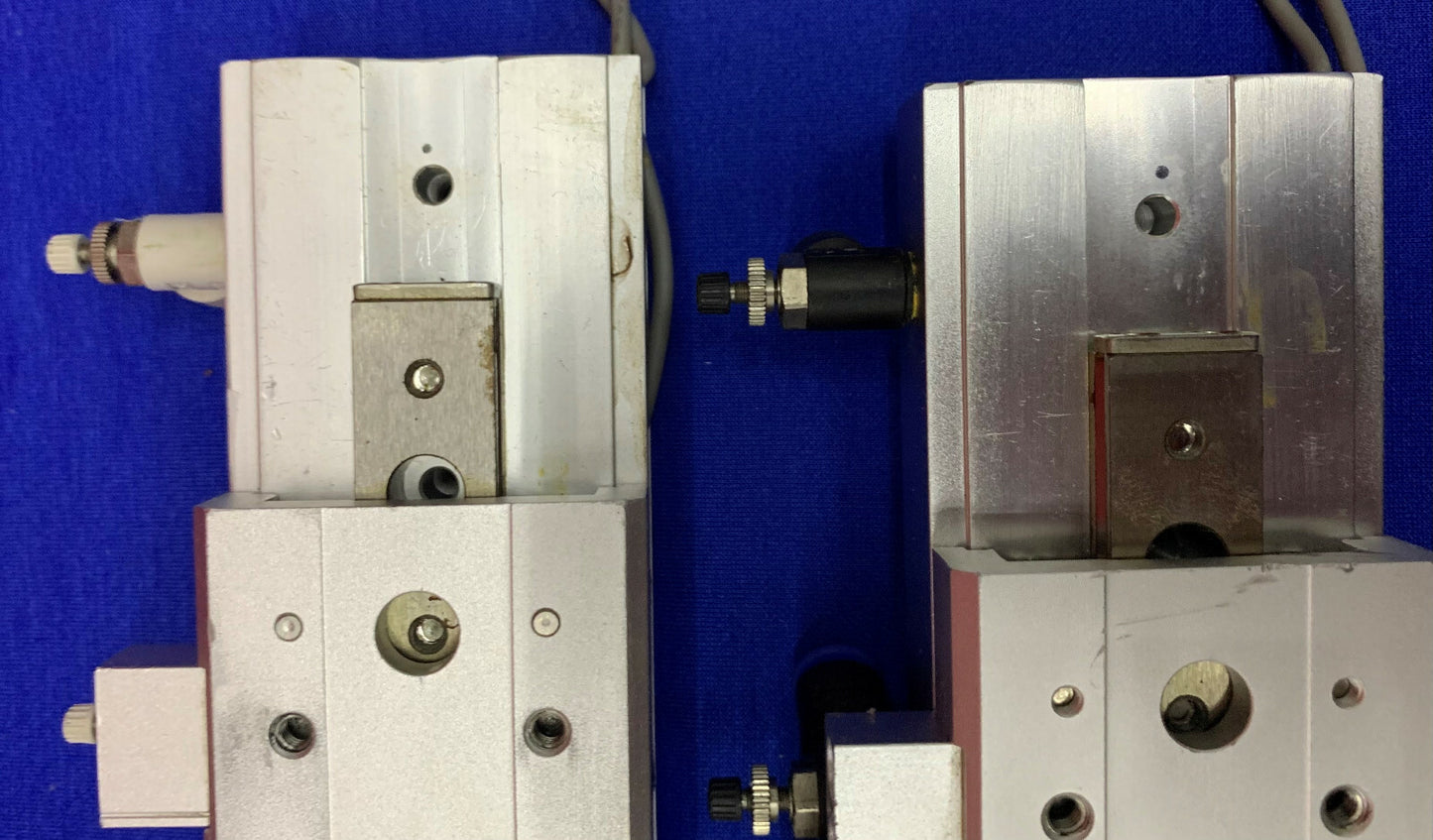Lot de 2 - Glissières pneumatiques guidées à double tige SMC MXS12-50AS avec capteur SMC D-F9N