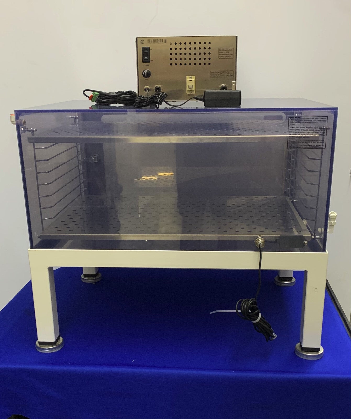 CLEATECH HUMODULE DESSICATEUR D'HUMIDITÉ À CONTRÔLE AUTOMATIQUE DE PURGE AVEC ARMOIRE/SUPPORT