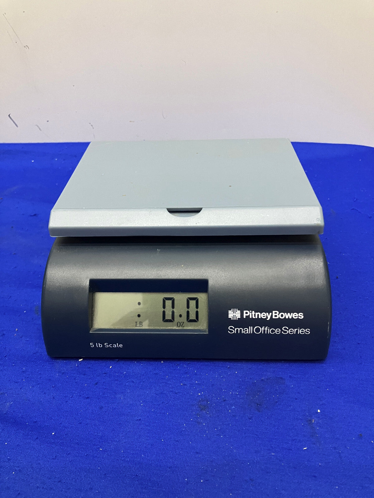 BALANZA PITNEYBOWES G799 PEQUEÑA DE 5 LB. EL ARTÍCULO ES USADO.