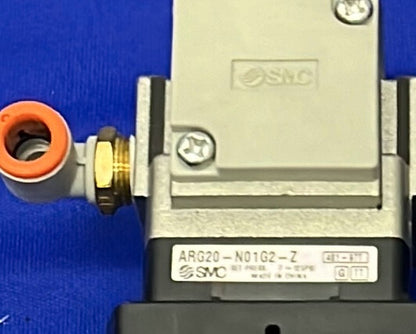 MANÓMETRO REGULADOR SMC ARG20-N01G2-Z con SMC VQZ232R-5M1-N7T - 1 LOTE CANTIDAD 2 