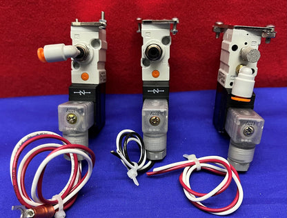 1 LOTE DE 3 VÁLVULAS SOLENOIDES SMC NVKF332-3DZ-01T