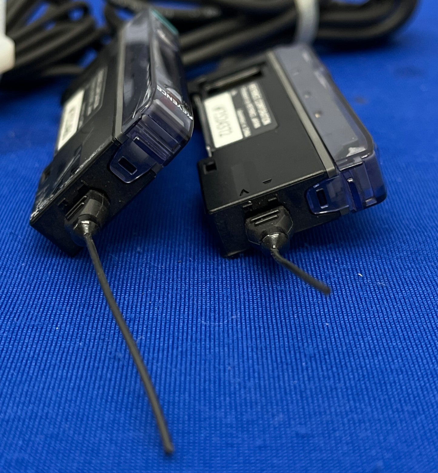 キーエンス FS-V11-P 光電増幅器 &amp; FS-V12-P 光ファイバ増幅器