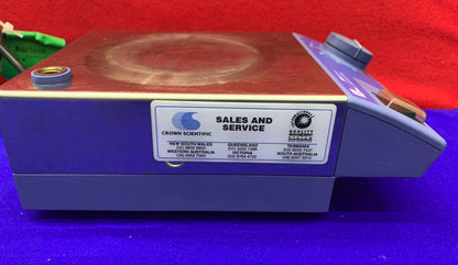IKA / WERKE KMO 2 BASIC / KMO 2 B MAGNETIC STIRRER  230 VOLTS
