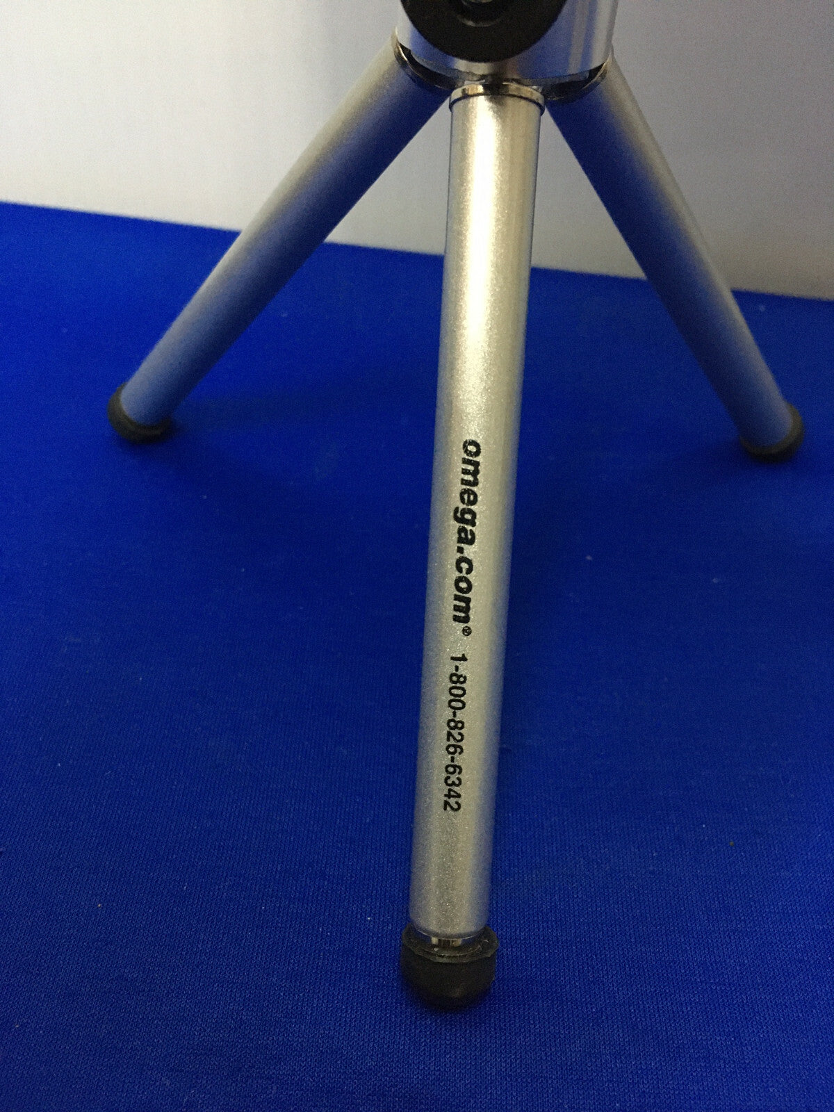 MET ONE SUPPORTO DA PARETE CON TREPPIEDE BRKT 8956-1 CON TREPPIEDE OMEGA