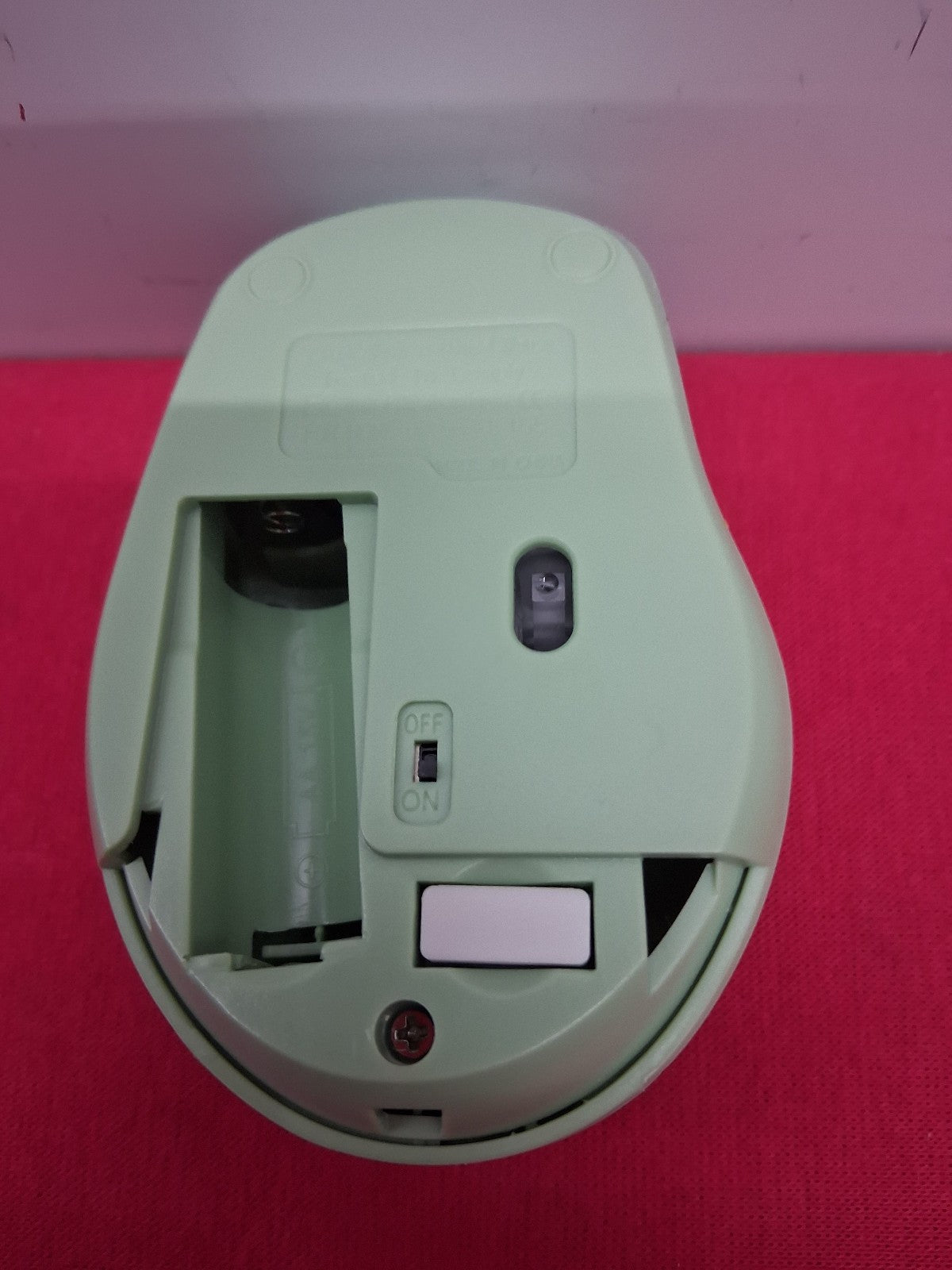 M105 WIRELESS MOUSE GREEN HIGH SPEED RESPONSE BUTTONS BRAND NEW COMPUTER MOUSE
