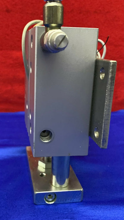 Accionamiento guiado por cilindro Festo DFM-25-50-PA-GF con sensores de proximidad