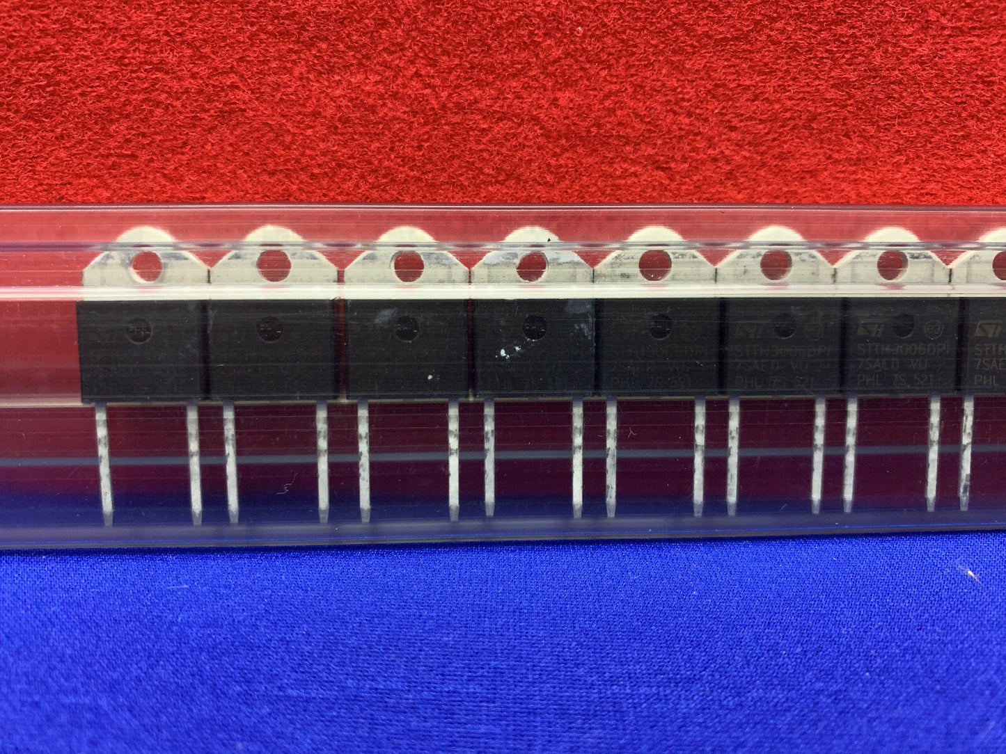 1 lotto da 18 - Raddrizzatori STMicroelectronics 30A 600V