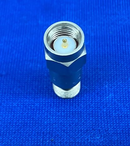 PASTERNACK PE7005-7、7DB 固定減衰器 SMA オス、DIGIKEY# 3985-PE7005-7-ND 