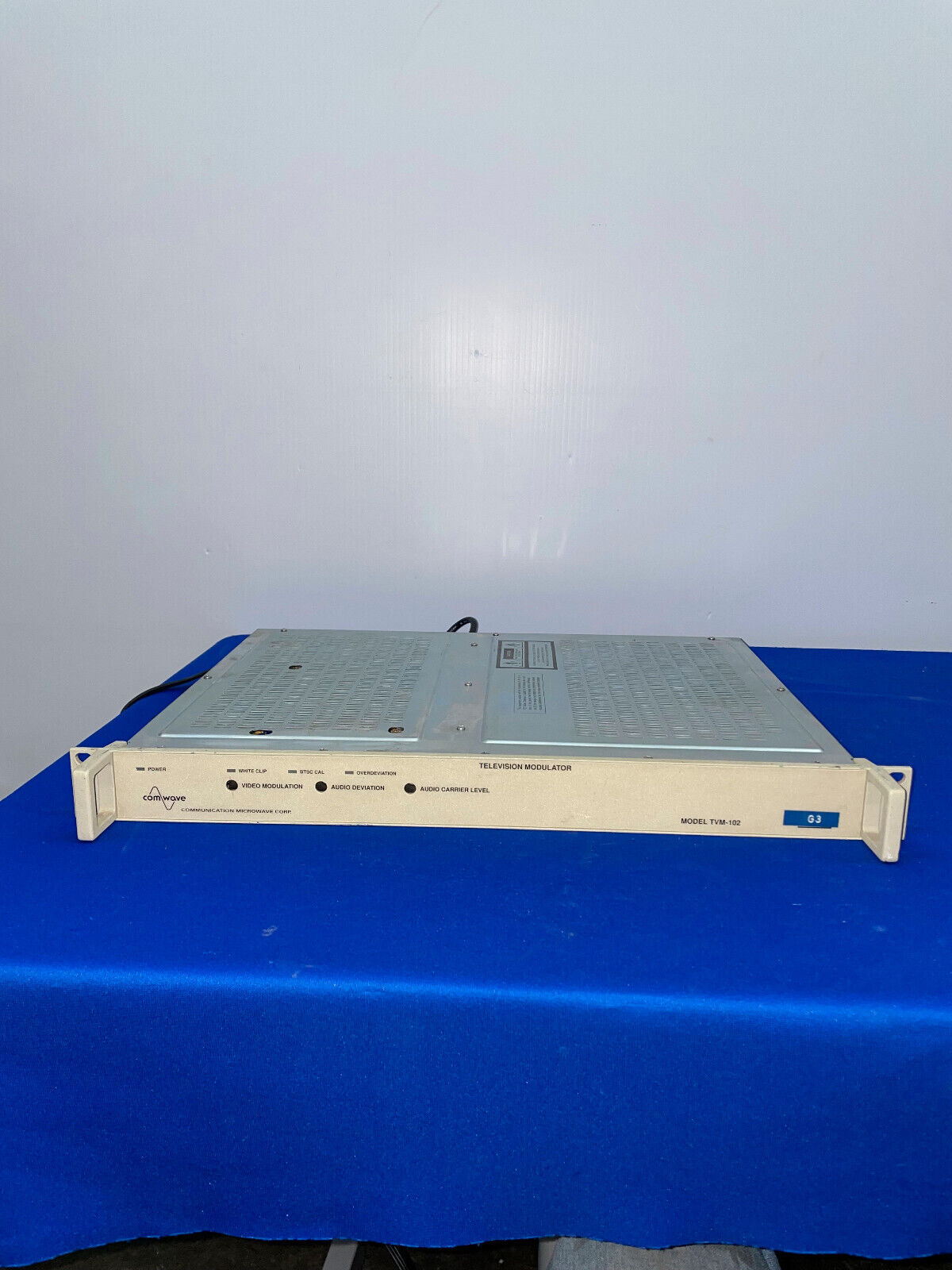 COMMUNICATION MICROWAVE CORP., TVM-102, MODULADOR DE TELEVISIÓN DE ONDAS COM