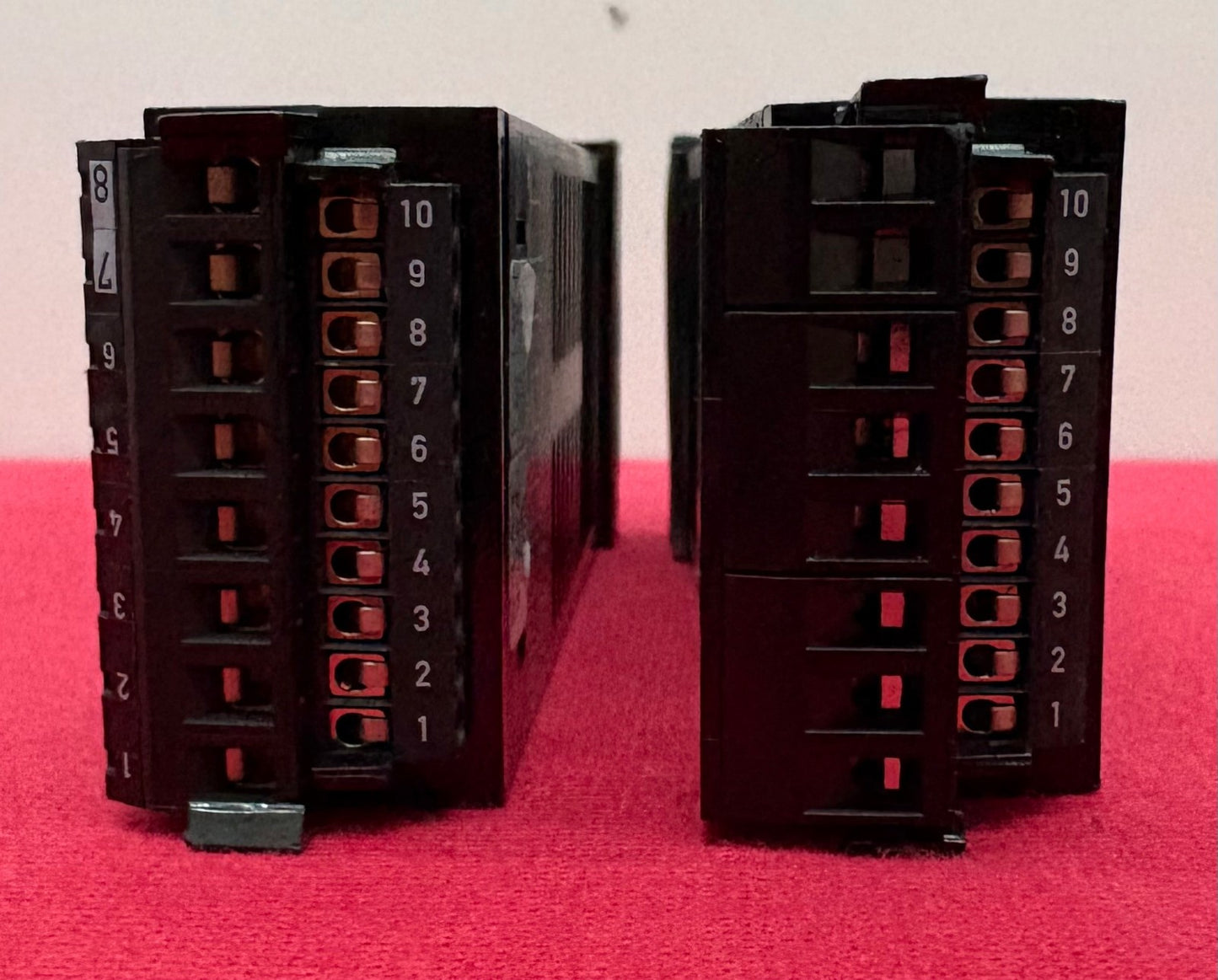 OMEGA PANEL METER DPi32 90-240V 4 DIGIT TEMPERATURE/PROCESS -QTY 2 -PARTS/REPAIR