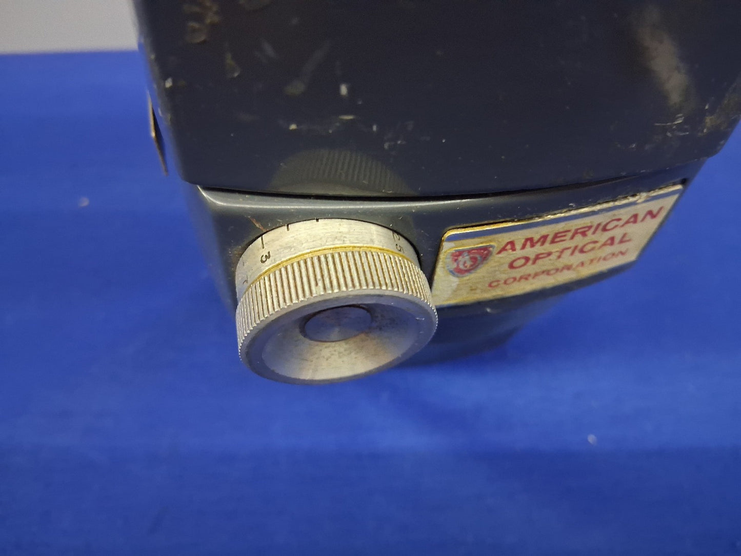 American Optical 569 0.7X-3X Stereo Microscope Head Only with 10X W.F Eyepieces