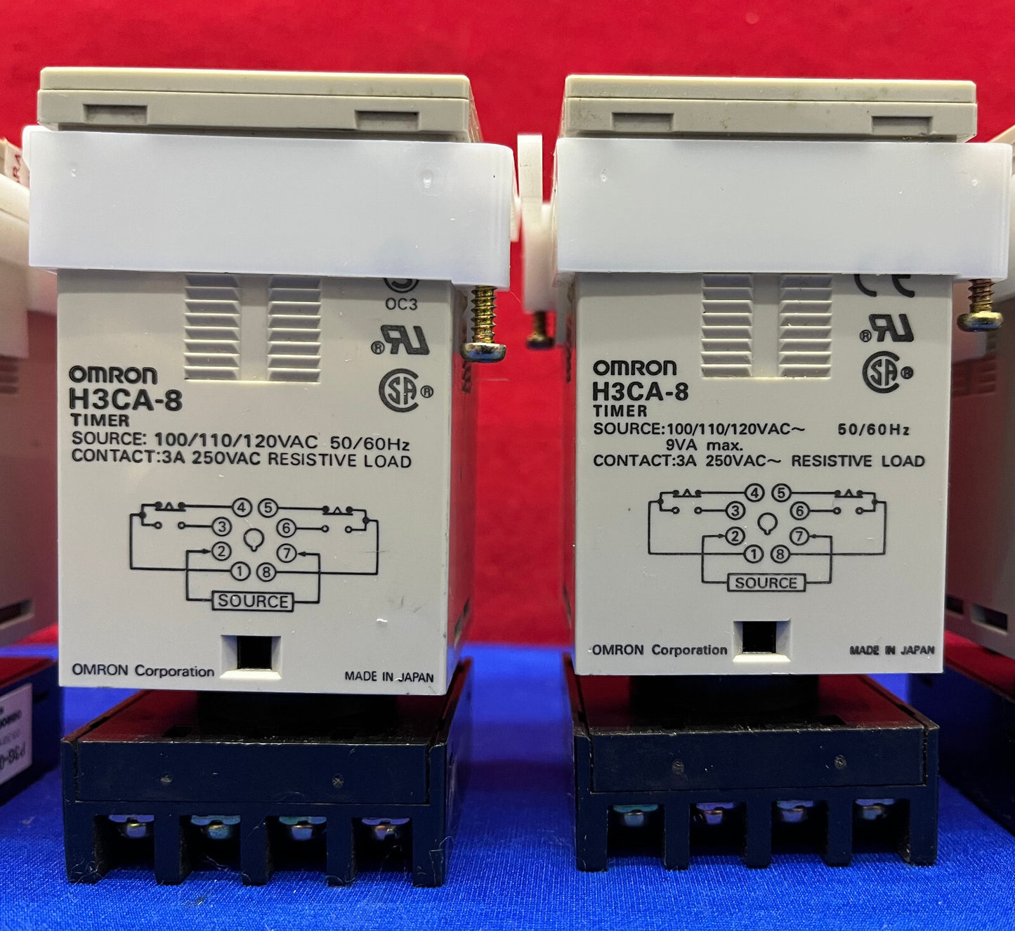 1 LOT HOEVEELHEID 5 - OMRON H3CA-8 SOLID STATE TIMER MET OMRON P36-08 BASIS