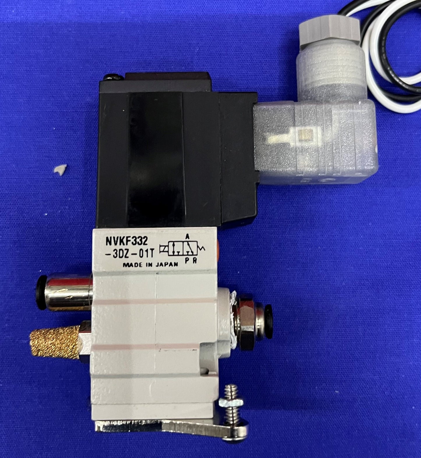 1 LOT HOEVEELHEID VAN 3 - SMC NVKF332-3DZ-01T SOLENOÏDEKLEP