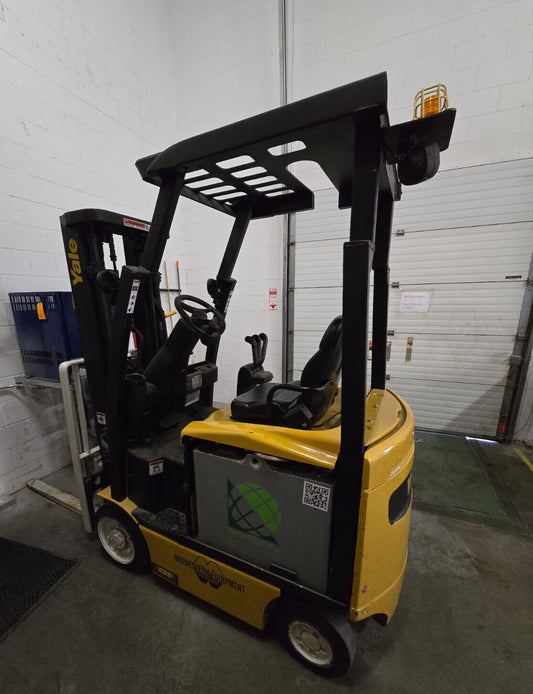 YALE FORK LIFT TRUCK ERC030VAN36TE082 36 VOLT INCLUDES CHARGER 2700 lBS MAX