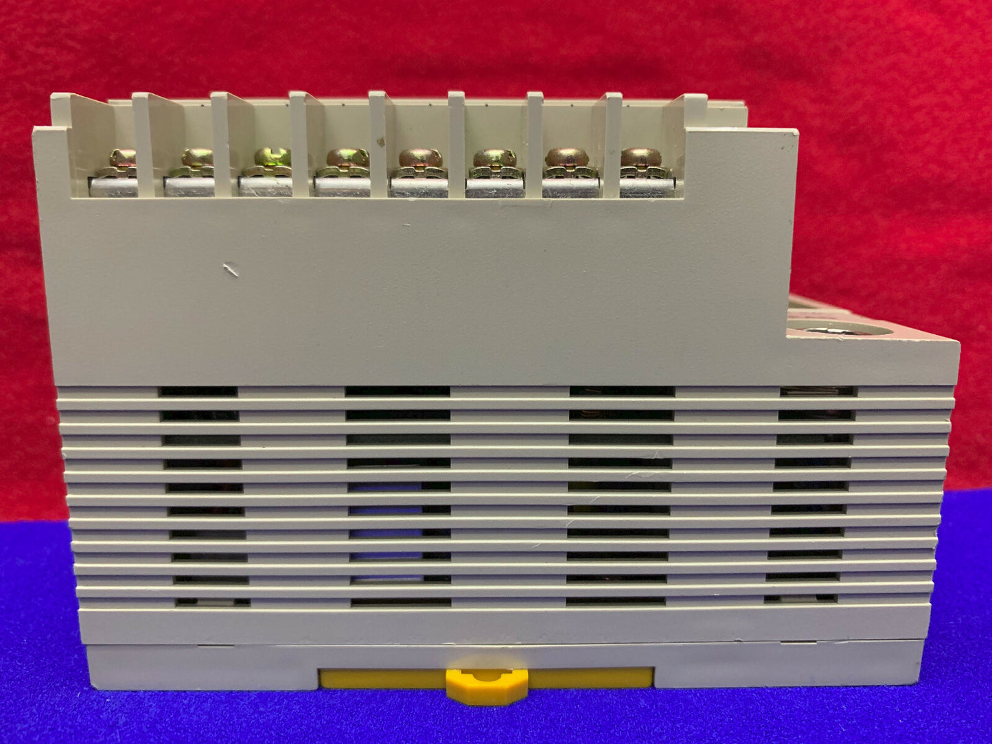 OMRON V600-CD1D-V3 IDENTIFIZIERUNGSSYSTEM-CONTROLLER, ABDECKUNGEN FEHLT