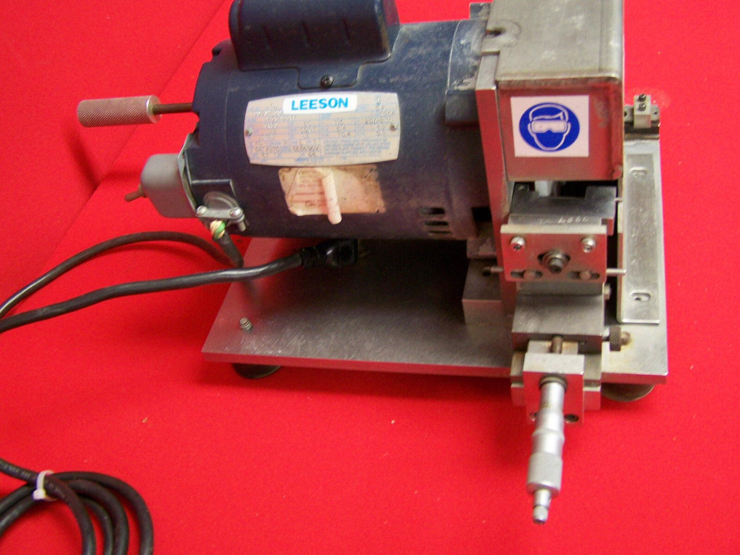 LEESON, A4C34DC7F, RECTIFICADORA DE PUNTAS DE PERFIL DE CATÉTER REFRIGERADA POR AGUA AJUSTABLE