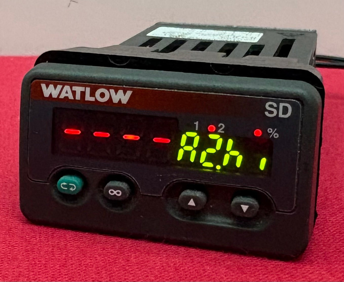 WATLOW TEMPERATURE CONTROL LOW VOLTAGE SD3C-LCJA-AARG IP65/4X/12 SN 238354.  DC