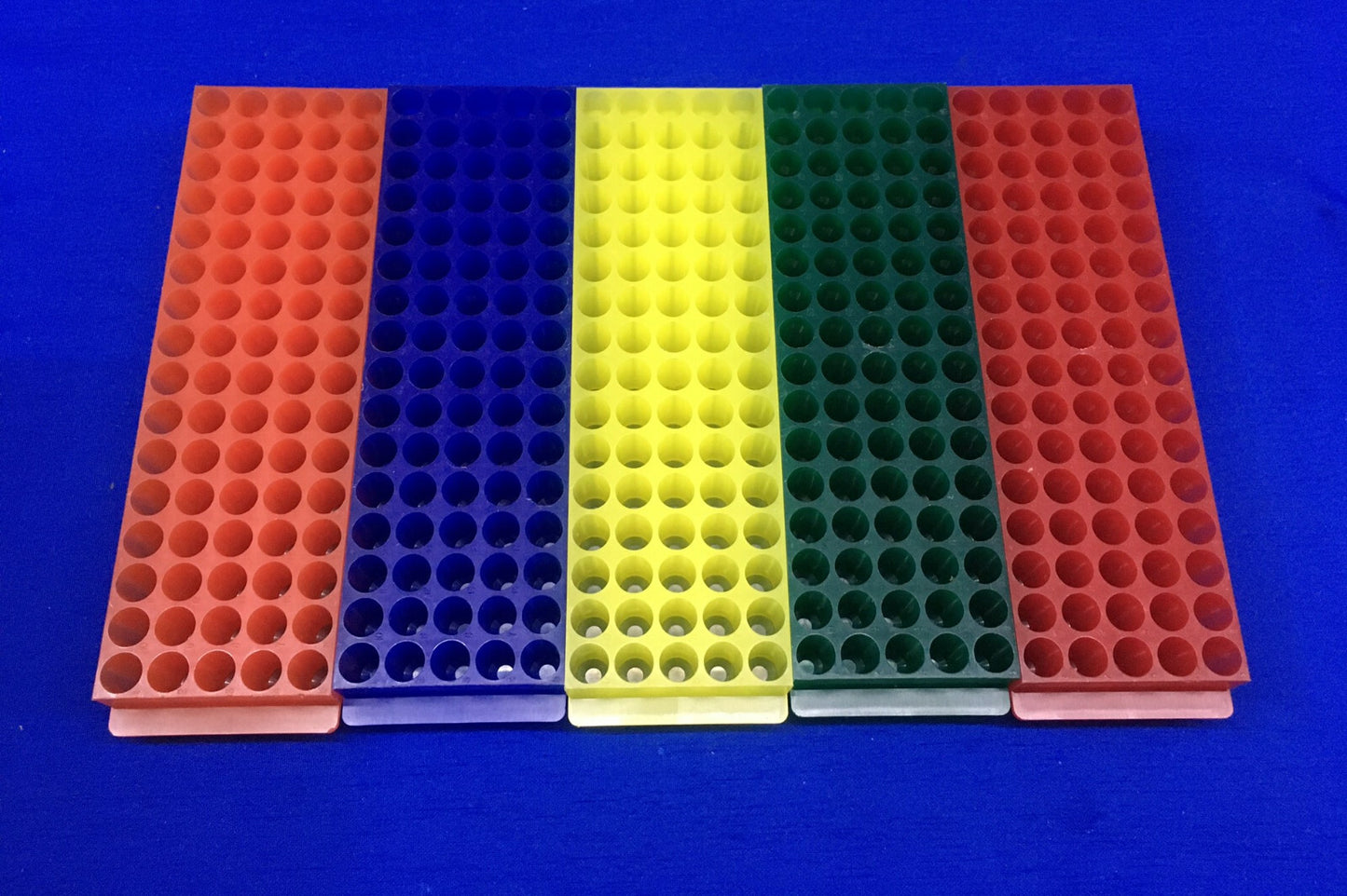 1 PAQUET DE 5 RACK DE COLLECTEUR DE FRACTIONS 80 PLACES AUTOCLAVABLE/CONGELABLE VWR 30128-282