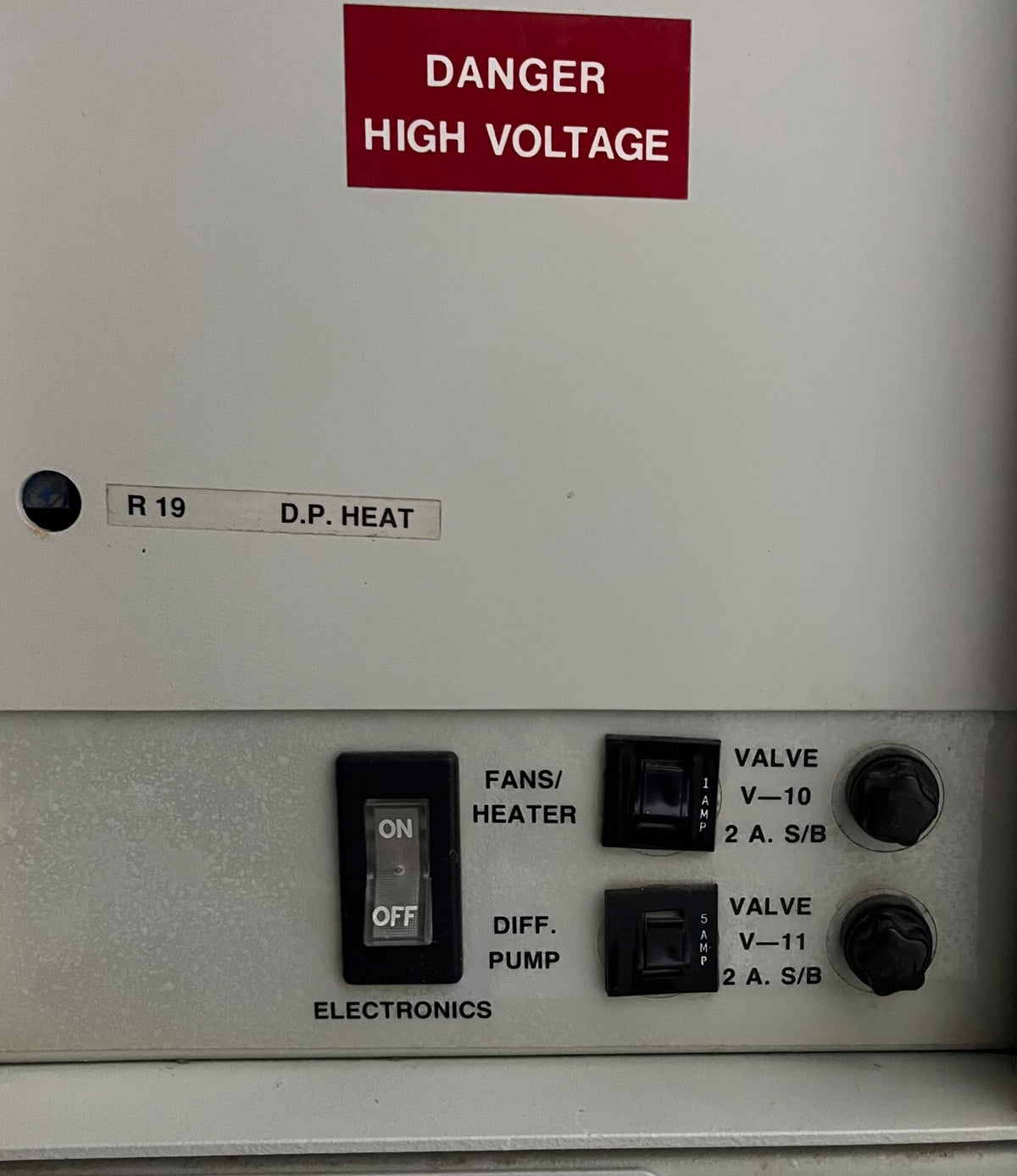 VARIAN AUTO-TEST 947 HELIUM MASSA SPECTROMETER LEKDETECTOR - VOOR ONDERDELEN/REPARATIE H2 